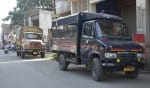 कोतवाली के बाहर खड़े पुलिस और पीएसी के वाहन। संवाद