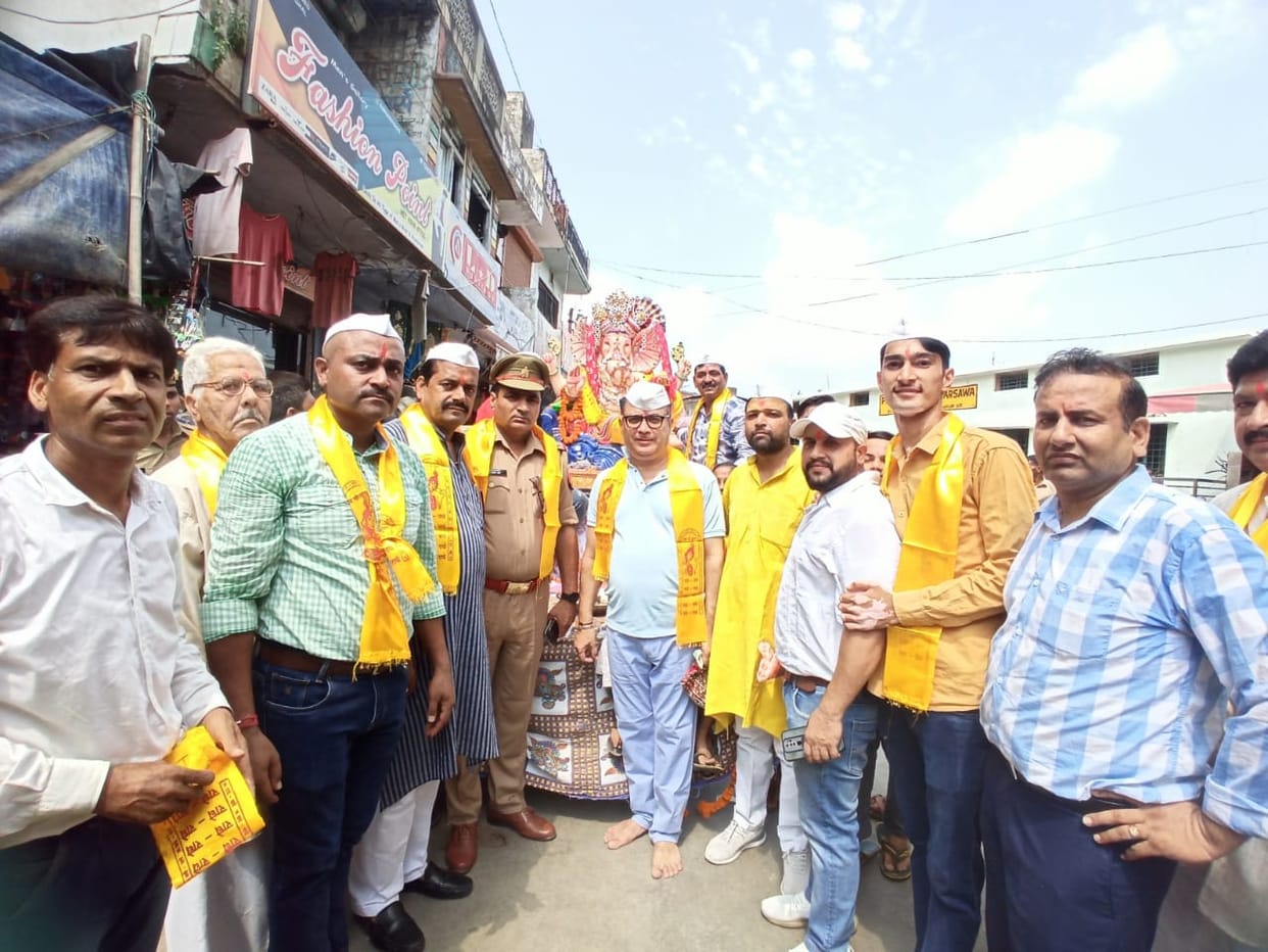 Establishment of idol of Shri Ganesh by organizing Ganpati festival