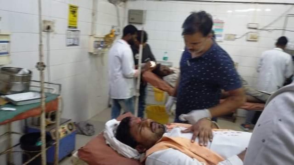 Accident of BJP leader Luxury car colliding with tree five injured including Ajay Shankar Dubey
