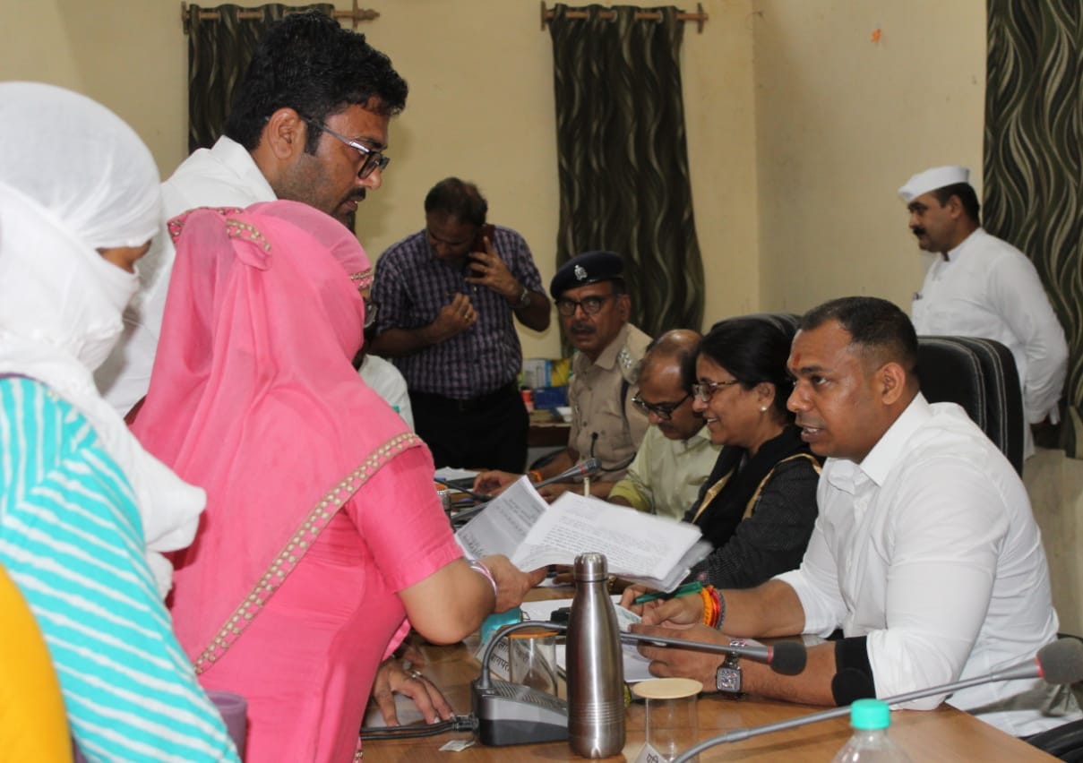 Additional Commissioner listened to public problems in Tehsil