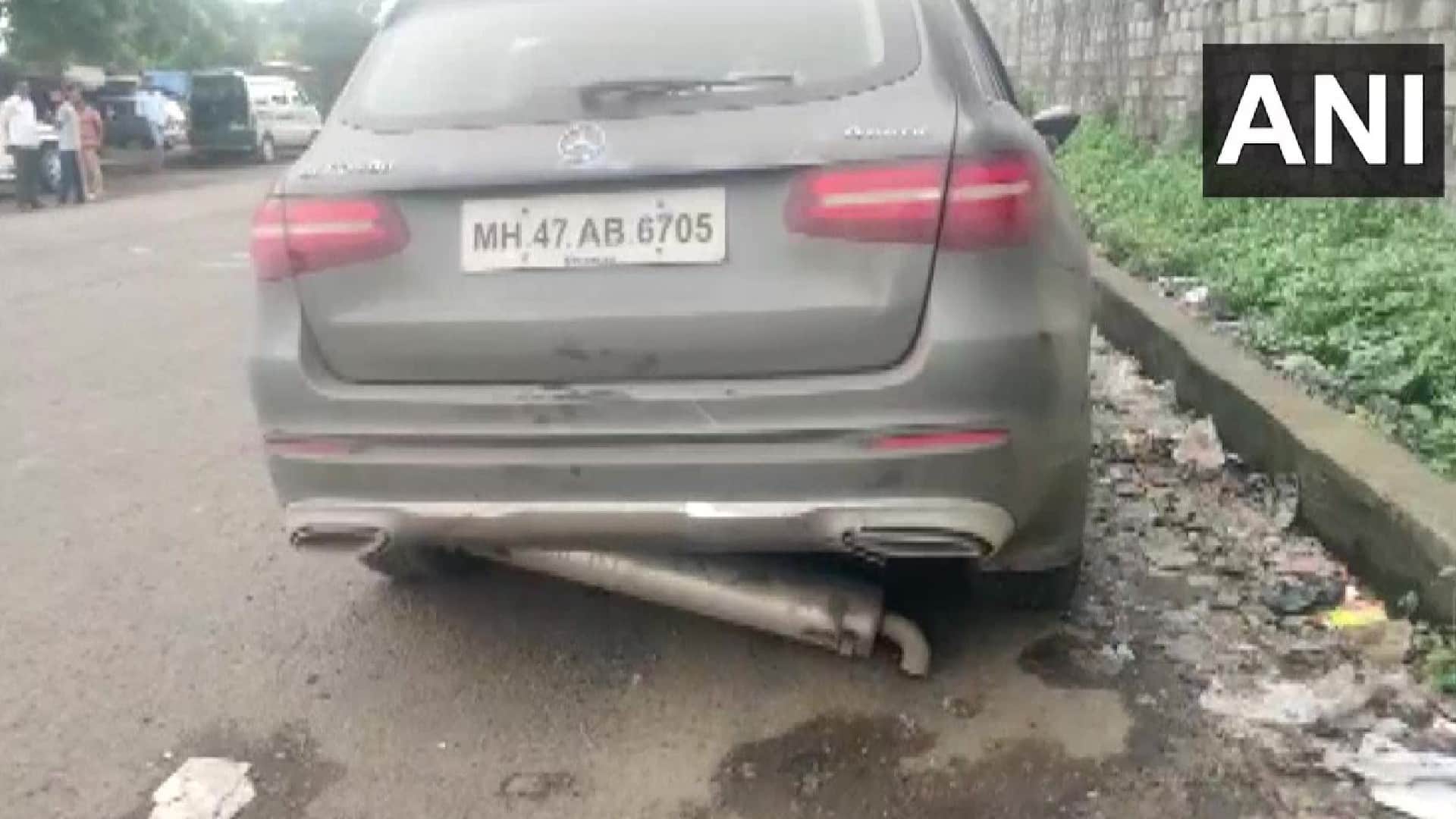 Cyrus Mistry was in this Mercedes car was damaged after accident airbags also opened check Video