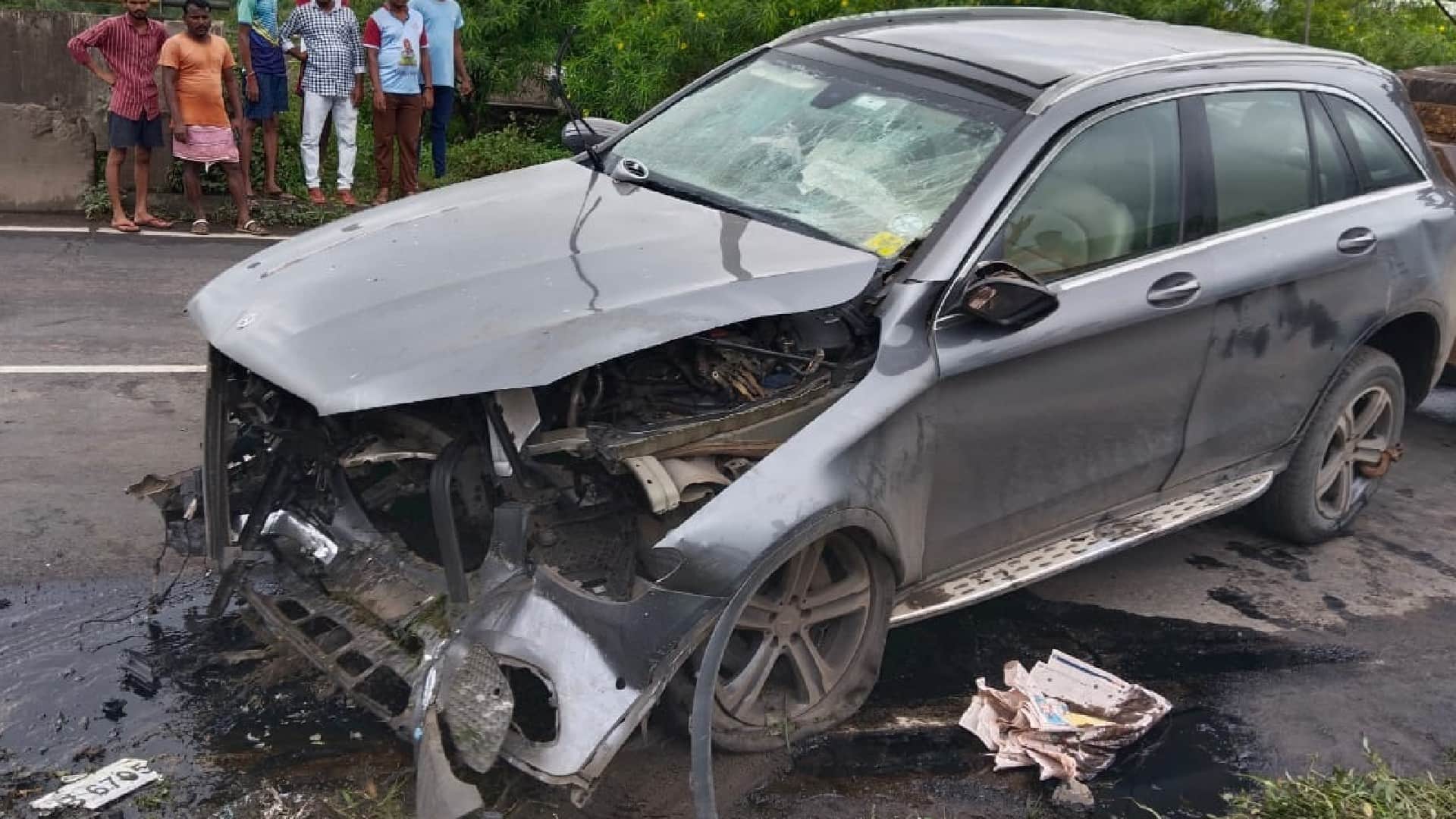 Cyrus Mistry was in this Mercedes car was damaged after accident airbags also opened check Video