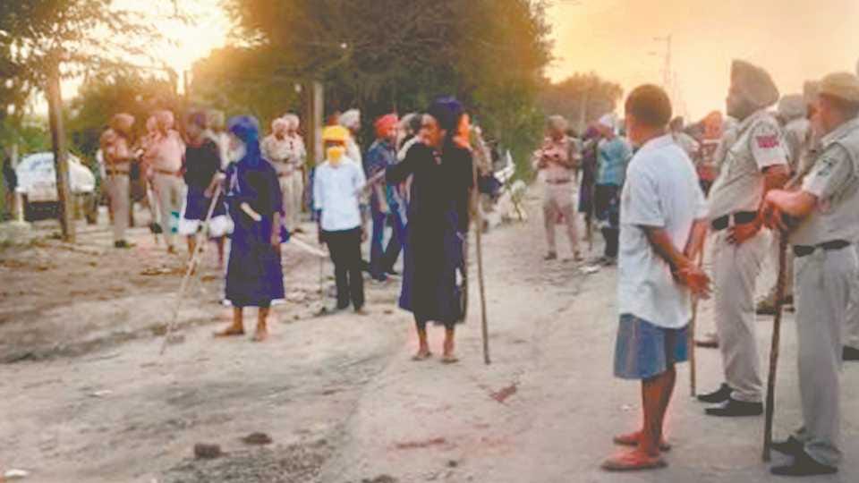 Three FIR Registered in clash between dera beas supporters and nihang singh in amritsar