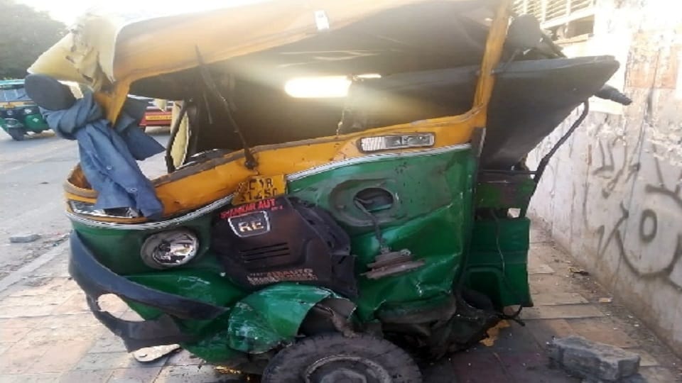 accident in front of AIIMS gate number two Uncontrollable car collided with auto and Yulu cycle three killed