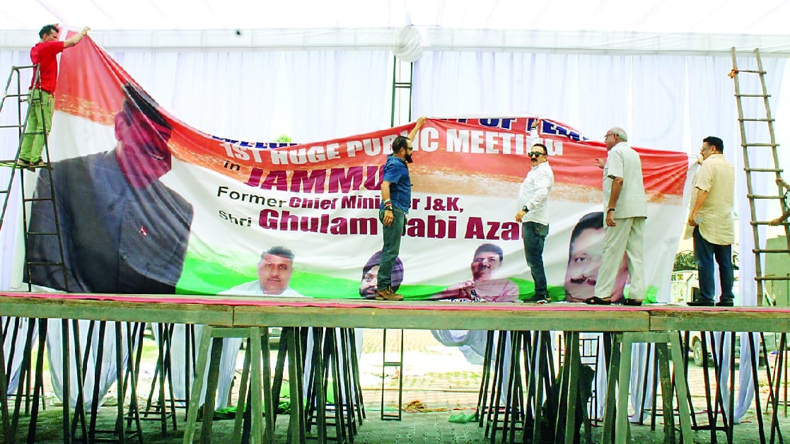 Ghulam Nabi Azad to Hold First Rally in Jammu Today Likely to Announce New Party News in Hindi