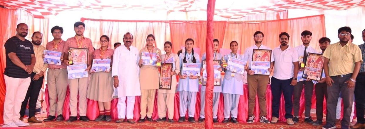 Hathras: Rajendra Lohia Vidya Mandir First in Science Quiz