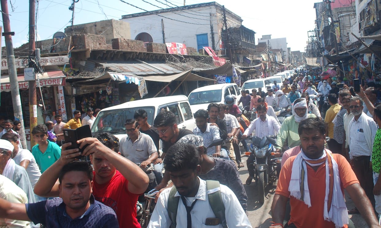 Hathras: During the last journey of Ramveer, there was jam at many places in the city.
