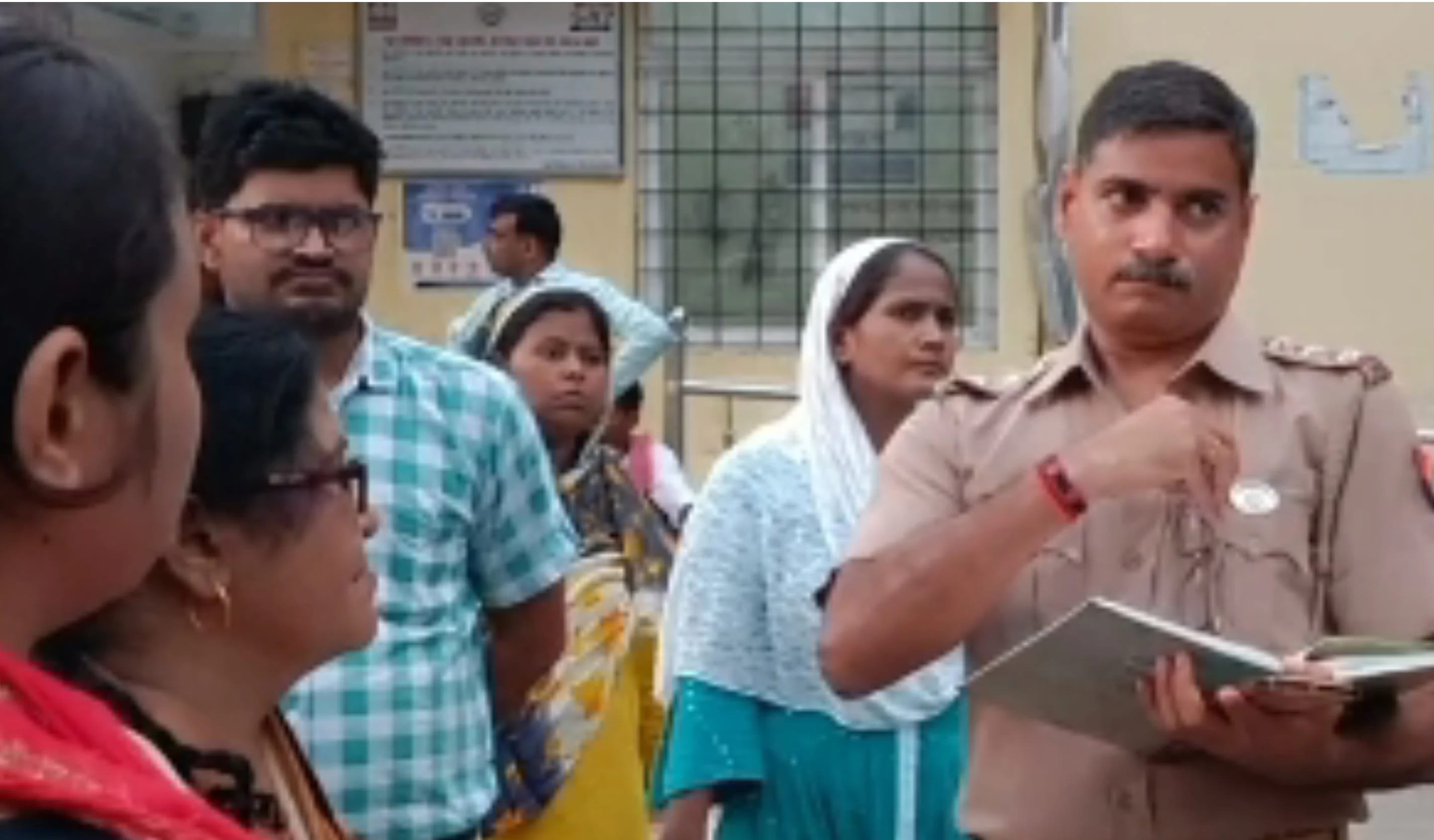 Woman police officer attacked with knife in land dispute in Unnao