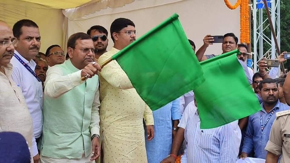 Union Minister of State for Finance flagged off Durg Express