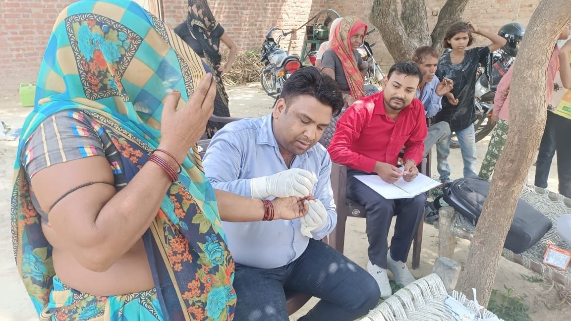 Health team did treatment in the village of dengue victim