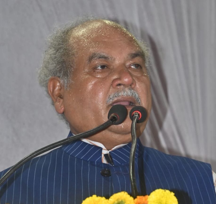 Union minister Narendra Singh Toamr criticizes congress in Raebareli.