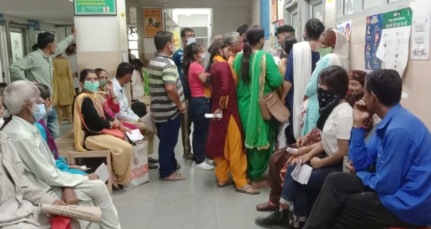 sirmaur news nahan news fever patients increasing in nahan medical college