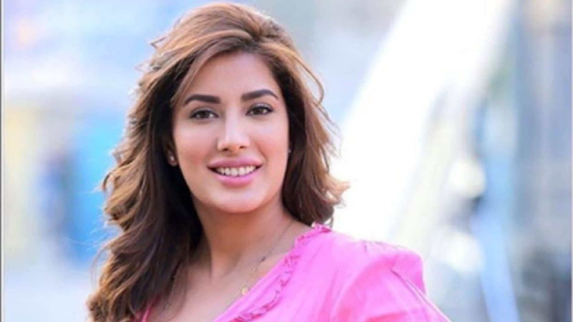 Pakistani Actress Mehwish Hayat question Bollywood for not speaking on Pakistan floods