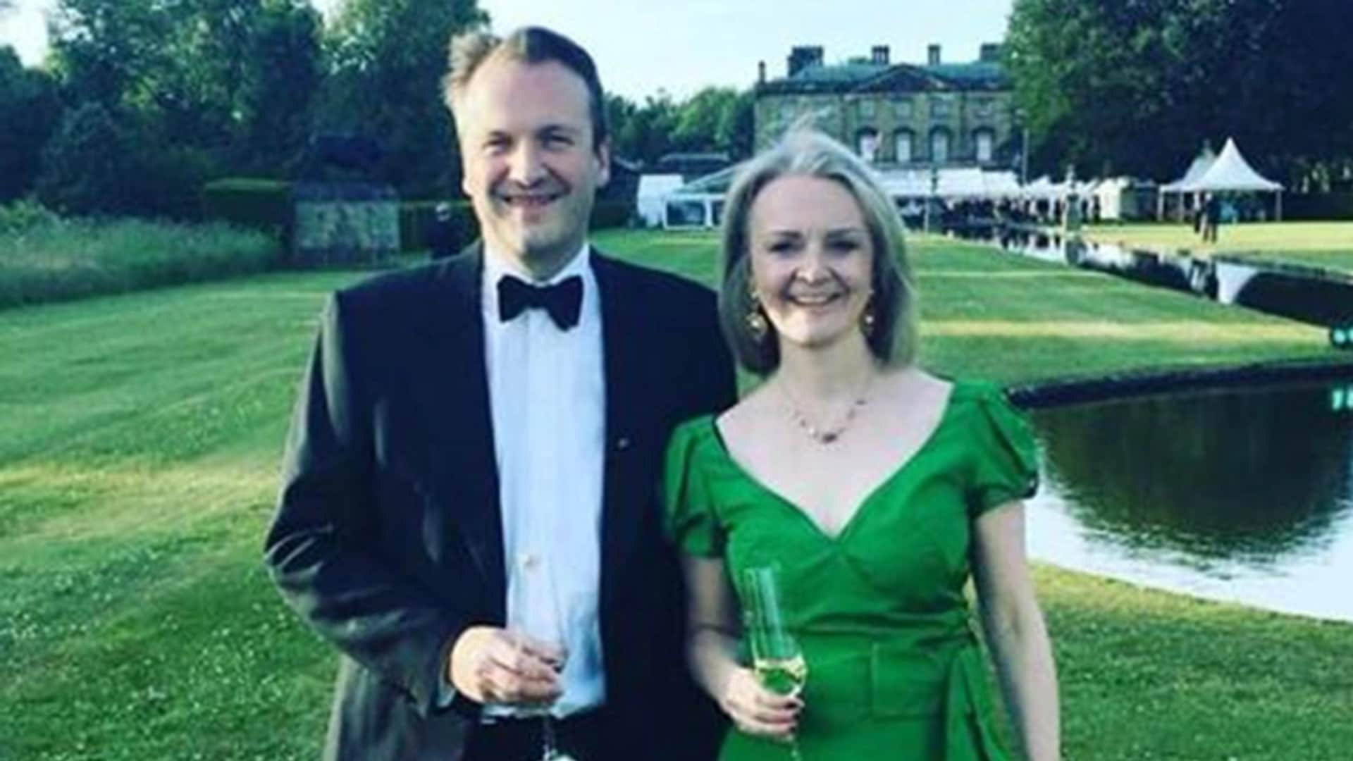 New Prime minister of england Liz Truss read the full story of Truss