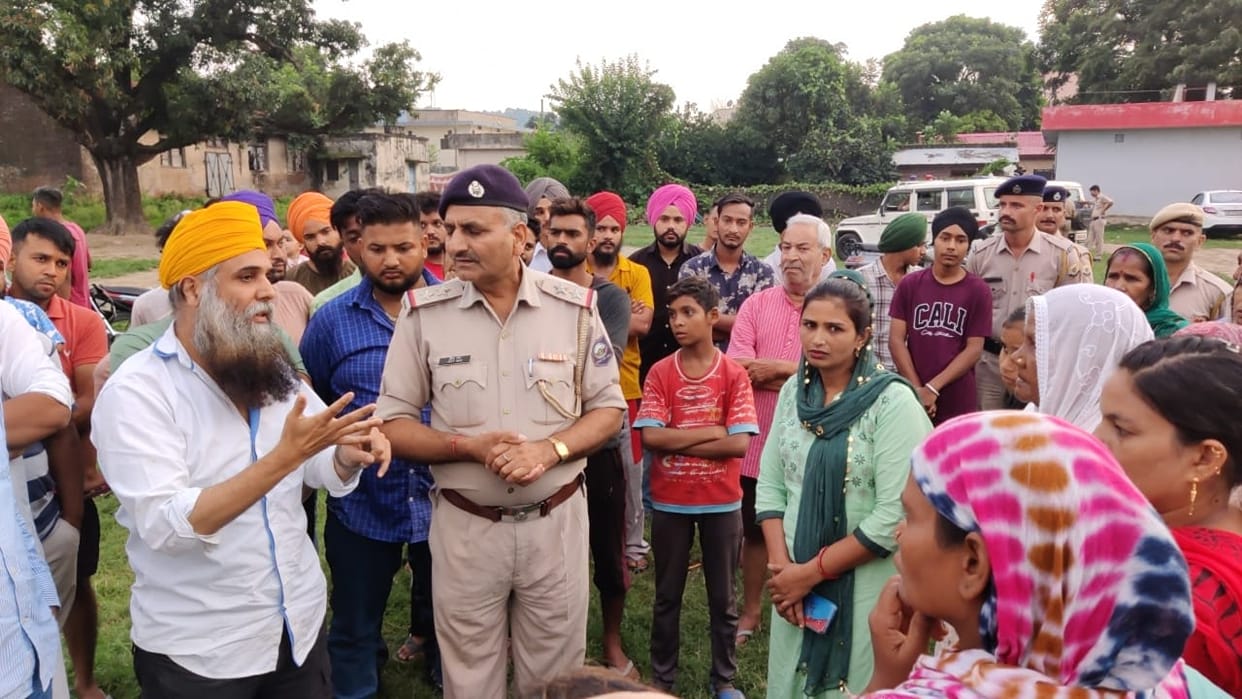 sirmaur news nahan news in devidaar ponta sahib woman oppose the  illegale activity of  drugs mafiya