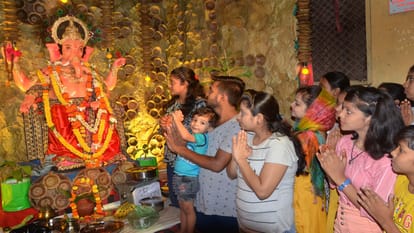 Ganpati Puja: Huge crowd gathered in the puja pandals for Gajanan's darshan, cultural programs also took place
