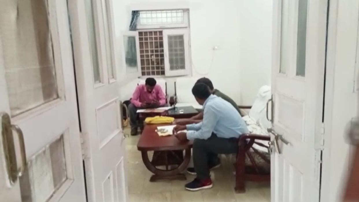 TI and ASI asked for bribe to settle fish theft case in Umaria, Lokayukta arrested for taking money