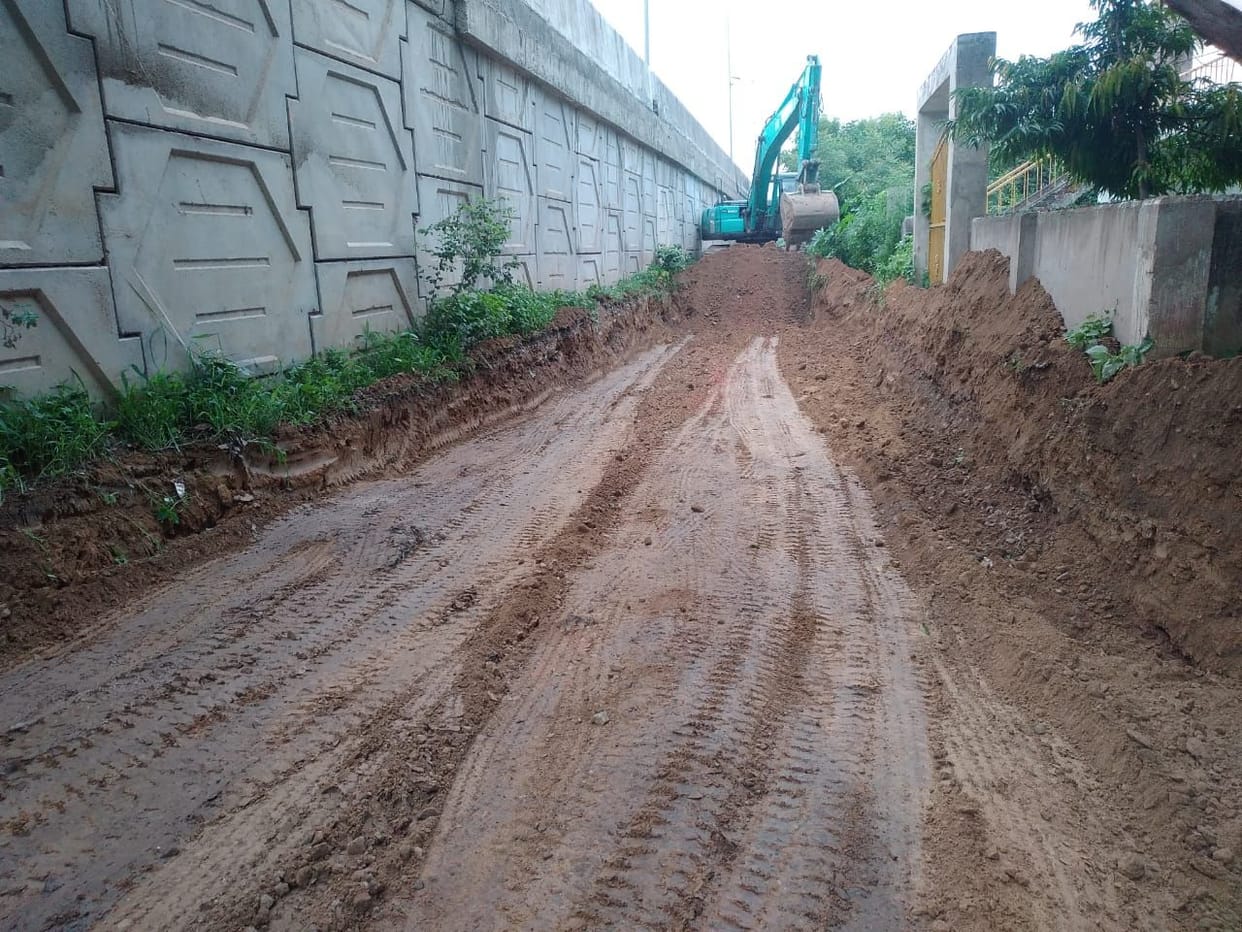 Service road started to be made, 20 vehicles were challaned