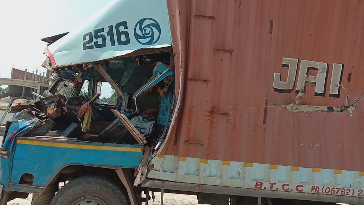 collision between the truck and the trailer the death of the assistant in chandauli