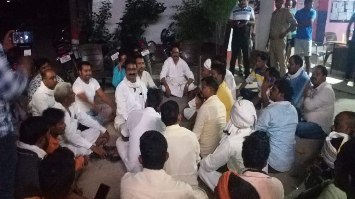 SP MLA Prabhu Narayan Singh Yadav sitting on dharna Angry over not picking up the phone
