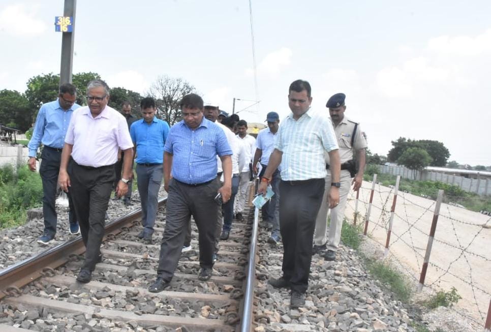 General Manager's train ran at high speed from Gyanpur Road to Handia