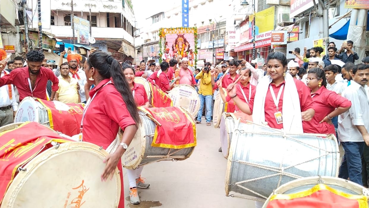 Gangesh chaturthi in varanasi Colour of Maharashtra scattered lal baag ke raja immersion in kashi