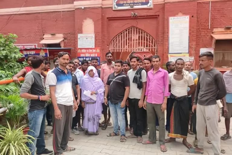 Cremation closed for one hour at Manikarnika Ghat varanasi Domraja and wood merchant came face to face,