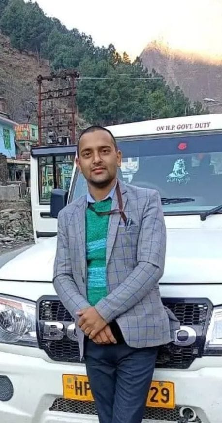 Assistant Engineer got son admitted in government school