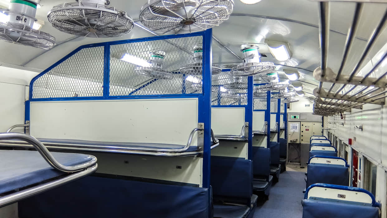 Which Technology is Installed in Fans of Indian Railway Train Know Why they Can not Use in Homes