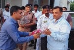 अल्पसंख्यक कल्याण राज्यमंत्री दानिश आजाद अंसारी का स्वागत करते डीएम व एसपी।