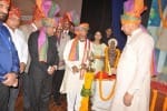 दीप प्रज्वलित कर अंतरराष्ट्रीय सम्मेलन का शुभारंभ करते राज्यपाल बंडारू दत्तात्रेय साथ हैं विध?