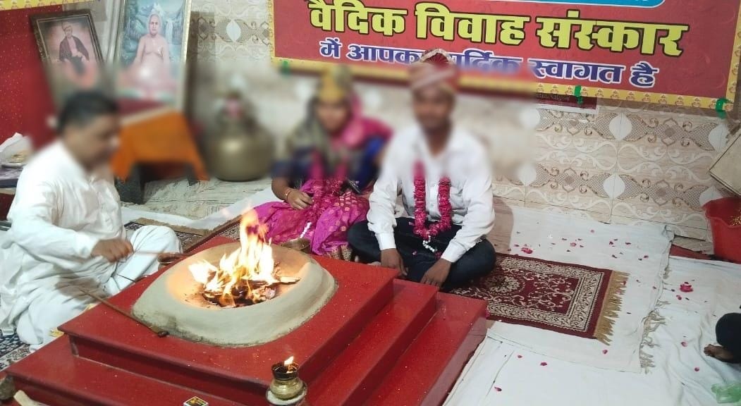 Agra Muslim girl converted to religion and married her boyfriend in the temple