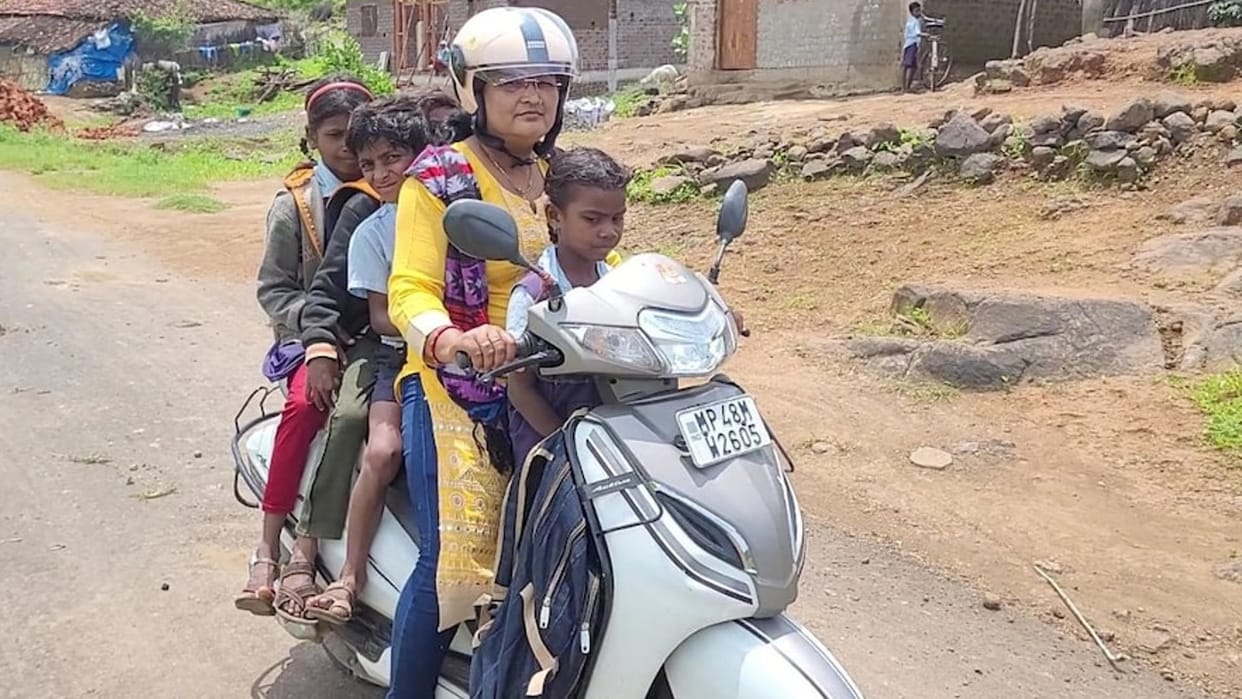 Teachers Day 2022 Special Stories Aruna Mahale MP Betul School Teacher Know Story of Scooter Wali Madam