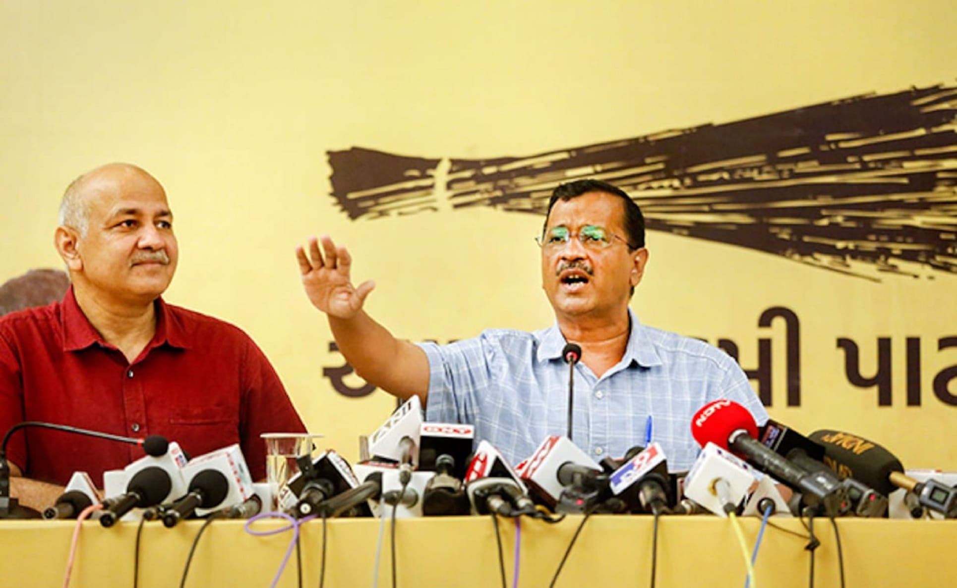 Gujrat Election: Arvind Kejriwal and Manish Sisodia