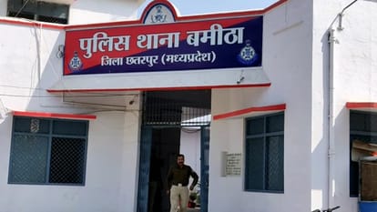 Chhatarpur: Monkeys attack police station, head constable's nose cut off, constable's leg