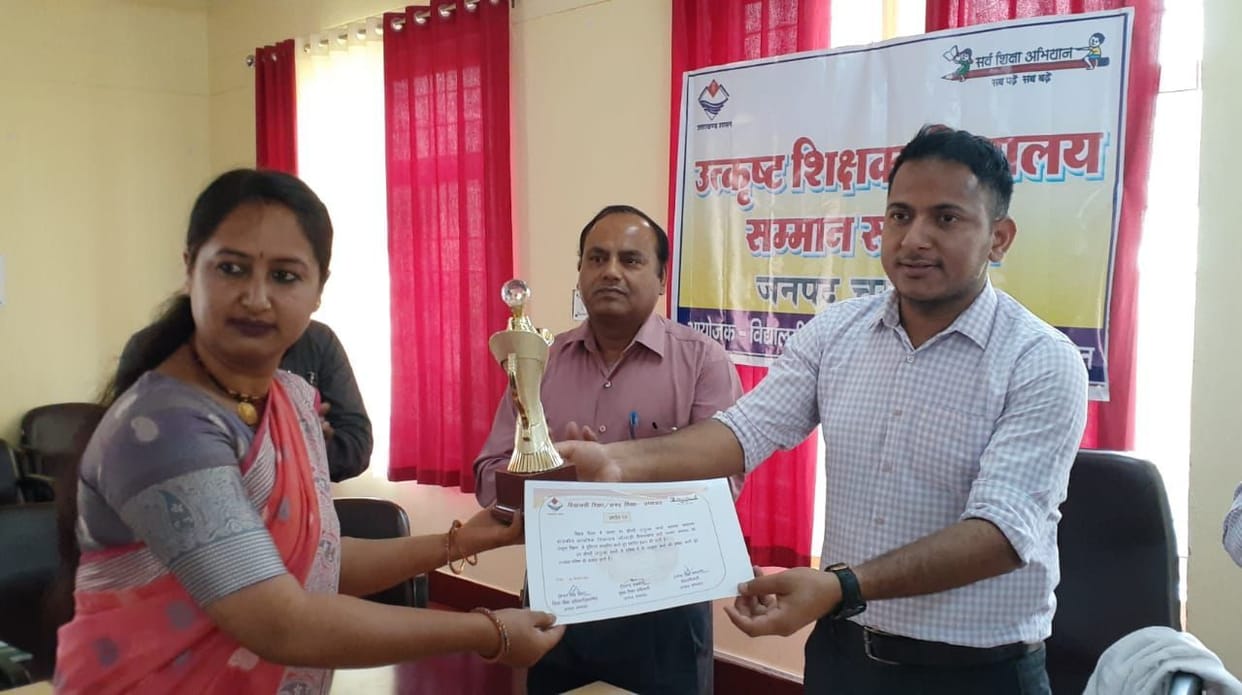 28 teachers were honored on Teacher's Day