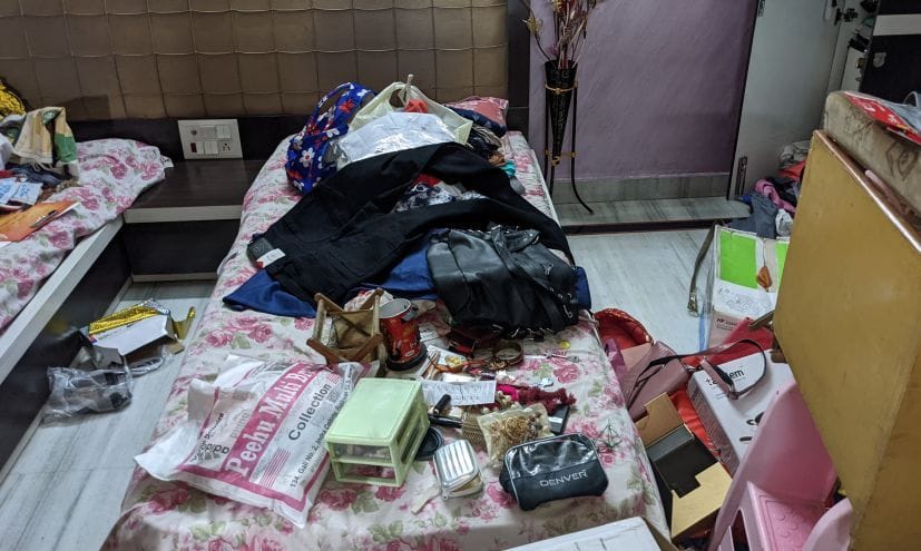 Jewelery worth five lakhs stolen from wholesaler's house
