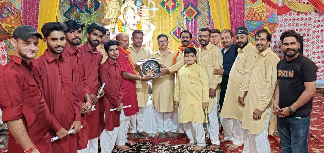 Devotees dance on the hymns of Lord Ganesha, Ambala