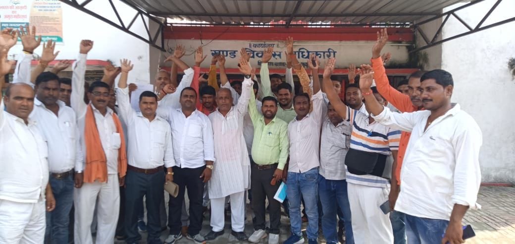 SI did indecency to the village head, the head union demonstrated