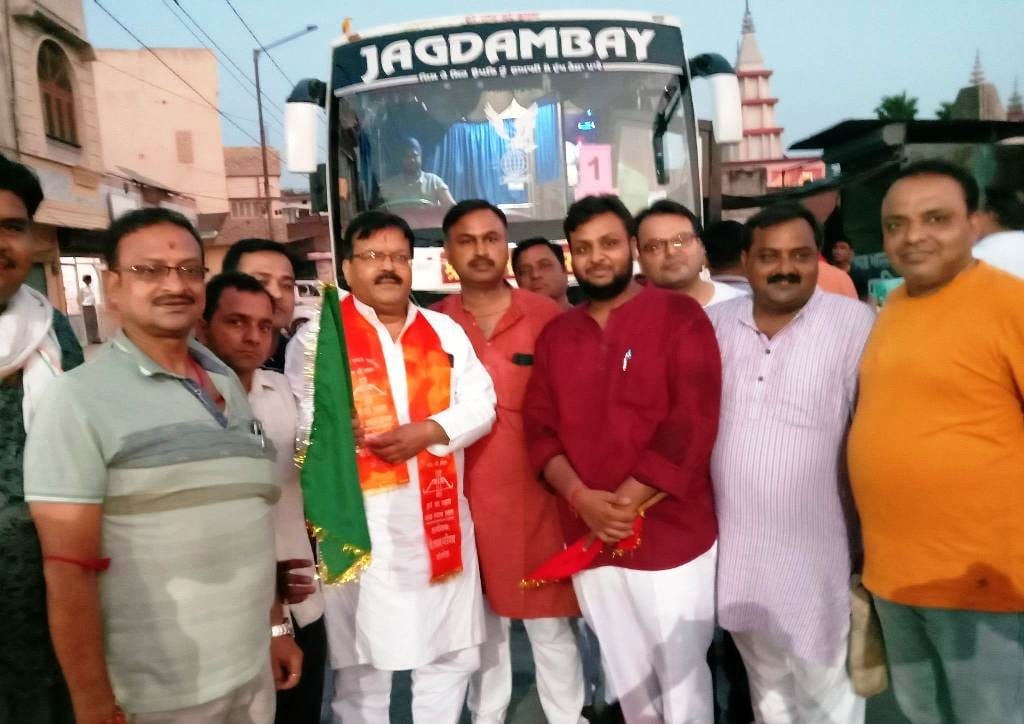 Devotees left on the journey with the cheers of Jai Shri Shyam