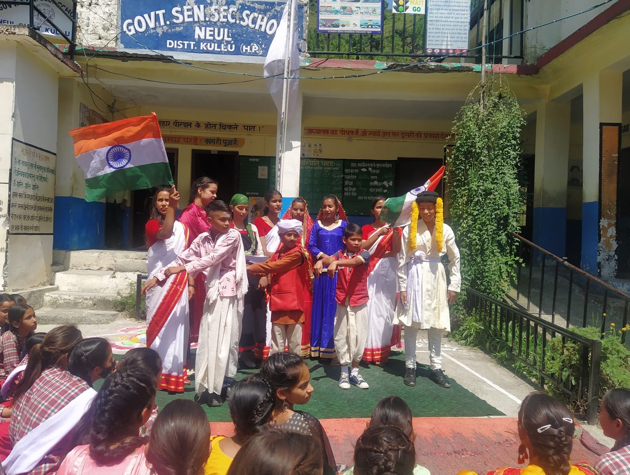 Teacher's Day celebrated by cutting cake in Kullu College