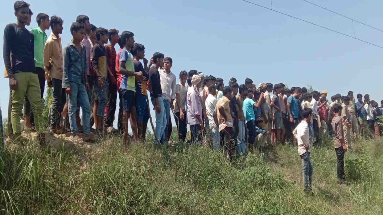 Farrukhabad News: Combing in search of sadhus who are kidnapping and carrying a child