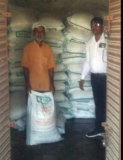 Fertilizer reached the committee, farmers' faces blossomed