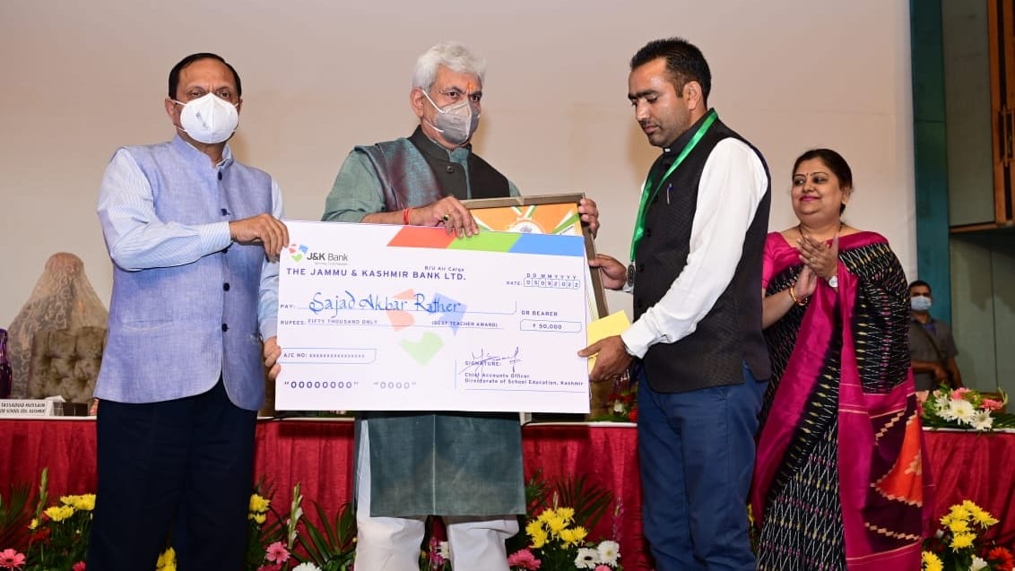 jammu kashmir Lt Governor Manoj Sinha honored 20 teachers on Teachers' Day