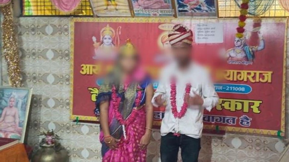 Agra Muslim girl converted to religion and married her boyfriend in the temple