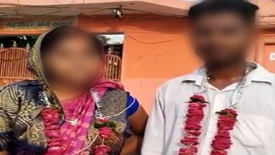 Agra Muslim girl converted to religion and married her boyfriend in the temple