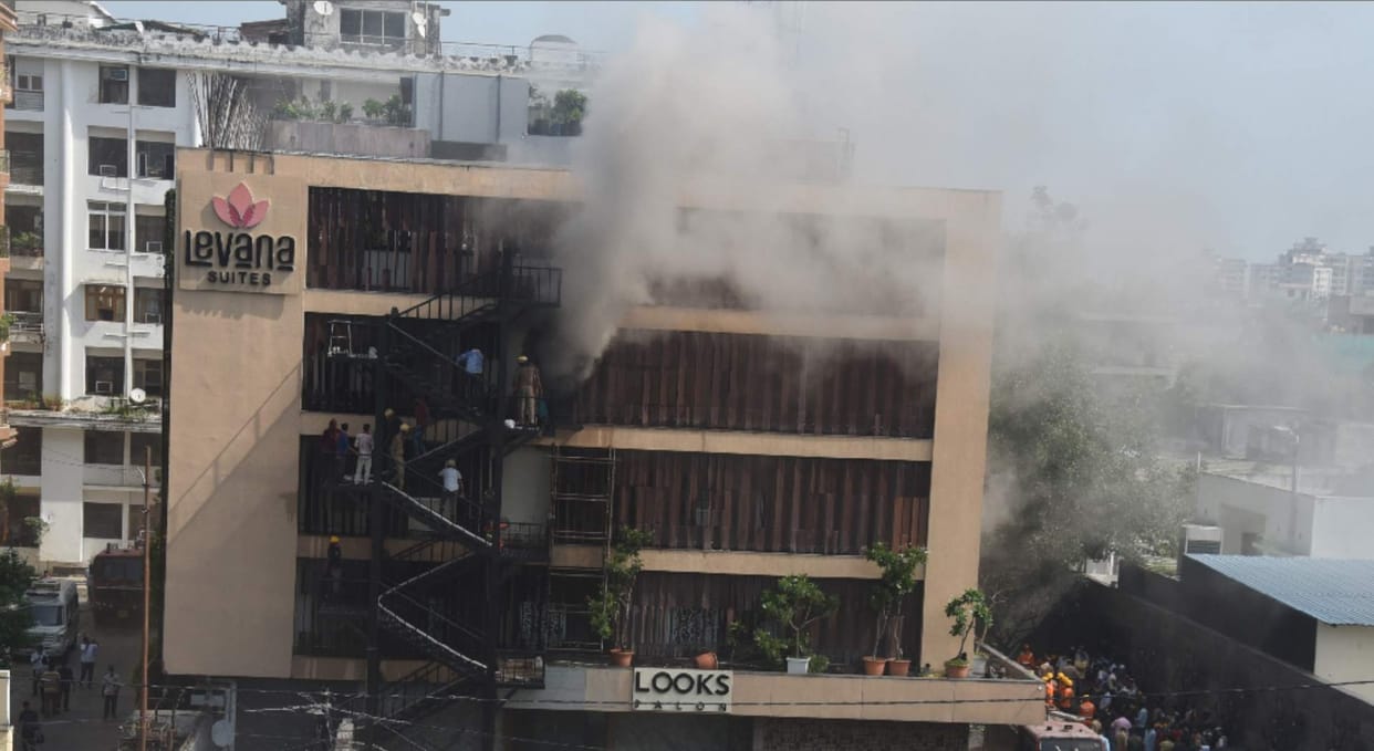 UP News : 15 suspended in Levana suits fire case