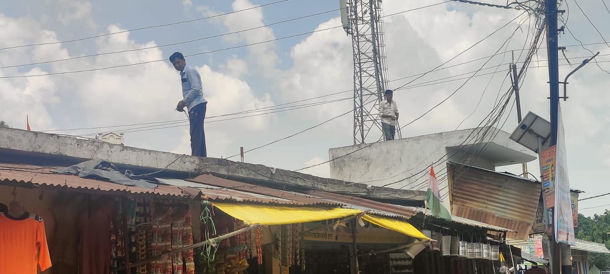 High tension wire fell again on the road of main market, chaos ensued