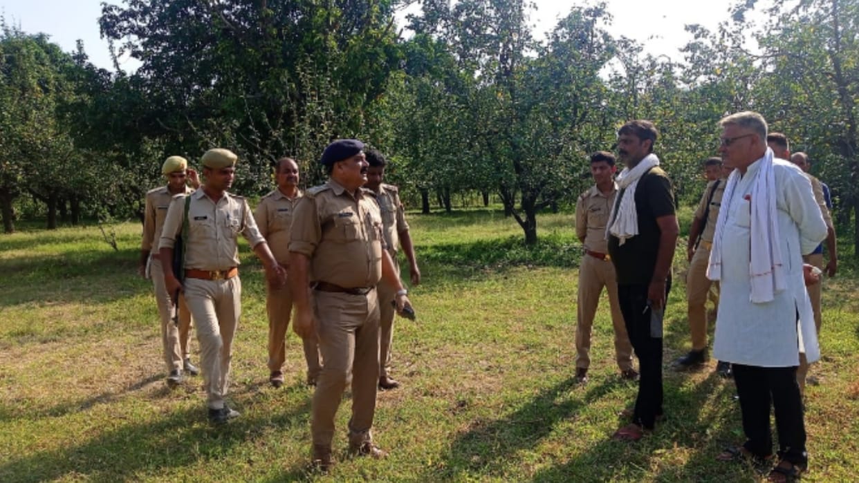 meerut  a man go for watring in bagh some gangster shoot at on the spot
