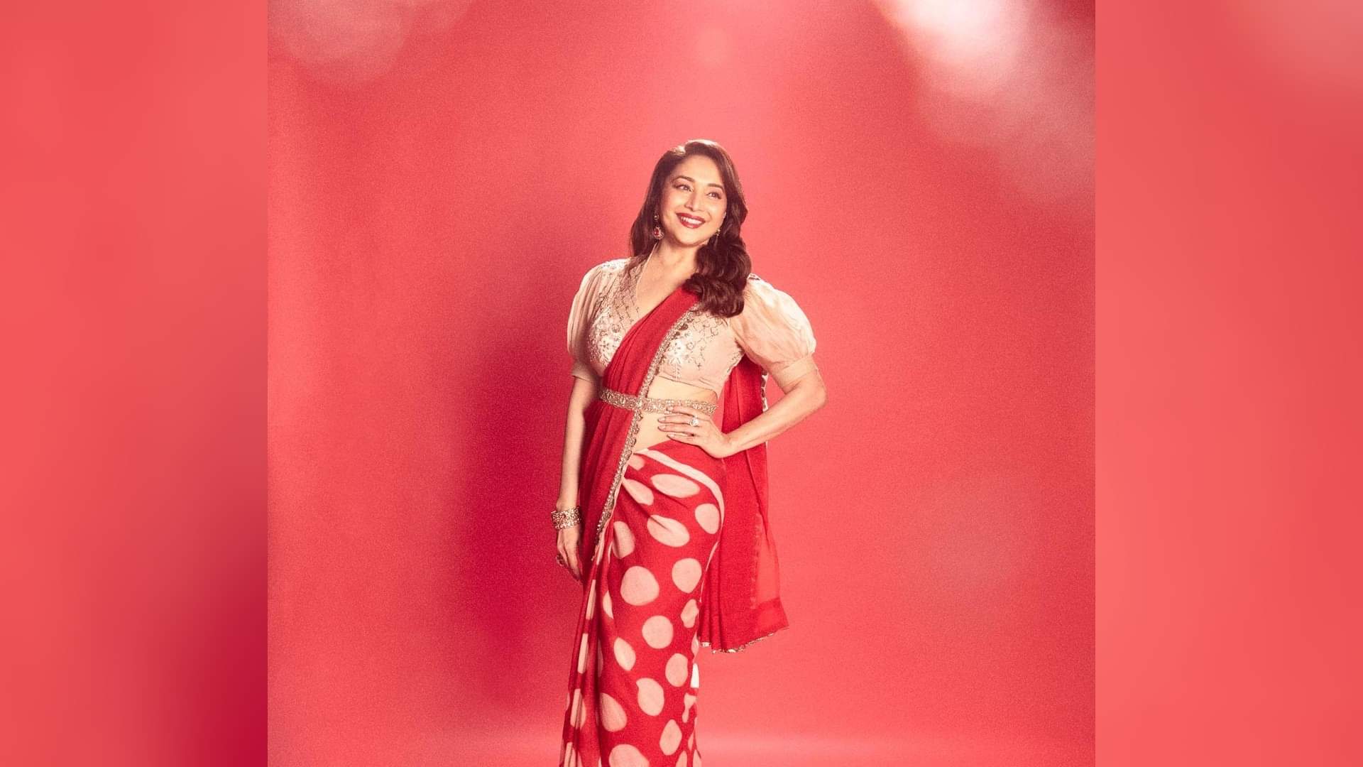 madhuri dixit looks graceful in pink block print saree for jhalak dikhhla jaa perfect for festival